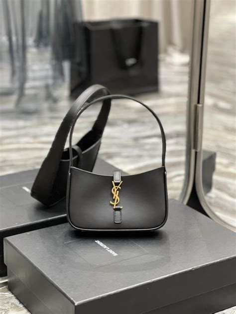 ysl le 5 à 7 mini hobo in smooth leather|LE 5 À 7 in smooth leather .